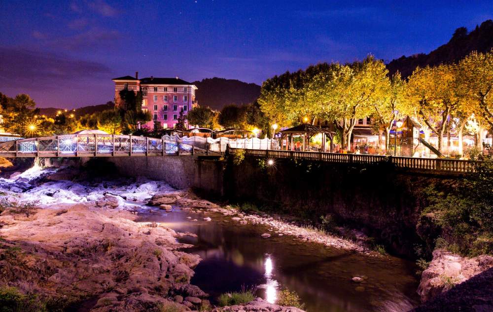 Vue sur le pont de Vals les bains<br />
Crédit photo : Stéphane Tripot